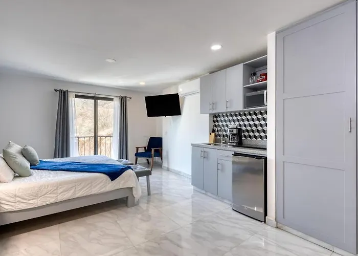 Ferienhaus With Ocean-view Rooftop Infinity Pool, Balconies & Ac
