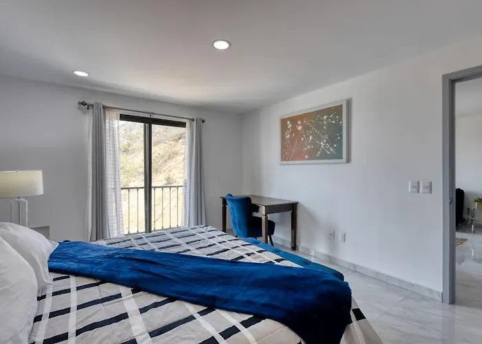 With Ocean-view Rooftop Infinity Pool, Balconies & Ac Ferienhaus