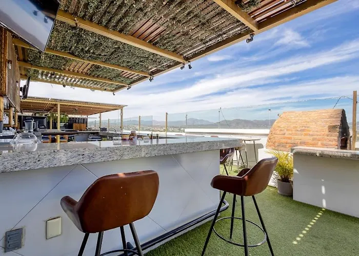 With Ocean-view Rooftop Infinity Pool, Balconies & Ac Ferienhaus