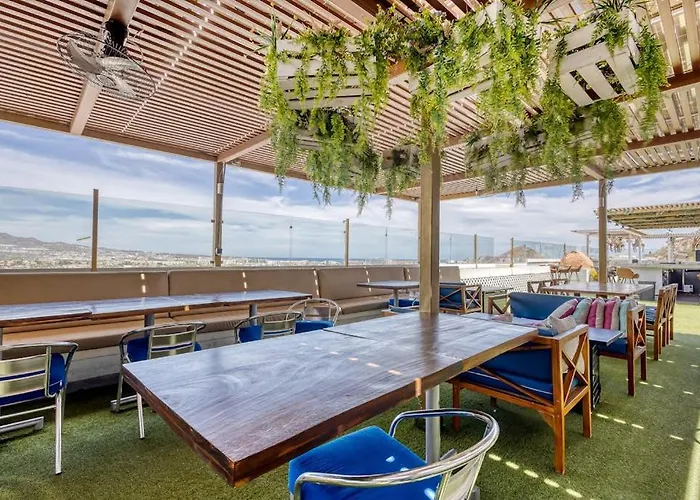Ferienhaus With Ocean-view Rooftop Infinity Pool, Balconies & Ac