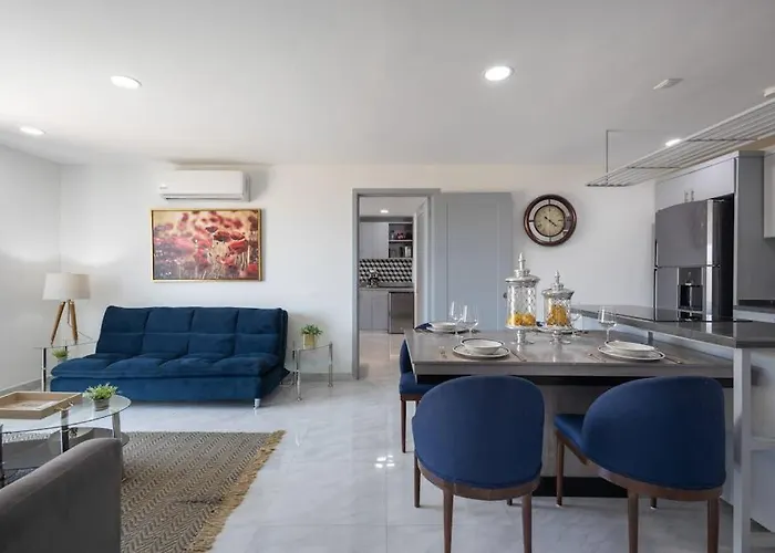 Ferienhaus With Ocean-view Rooftop Infinity Pool, Balconies & Ac